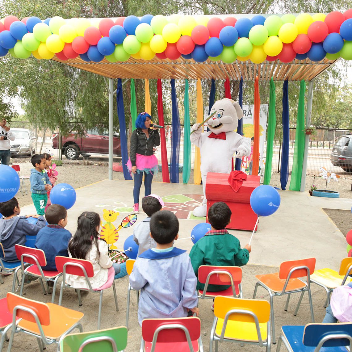 Niños y niñas participan en actividades de la inauguración de nueva infraestructura