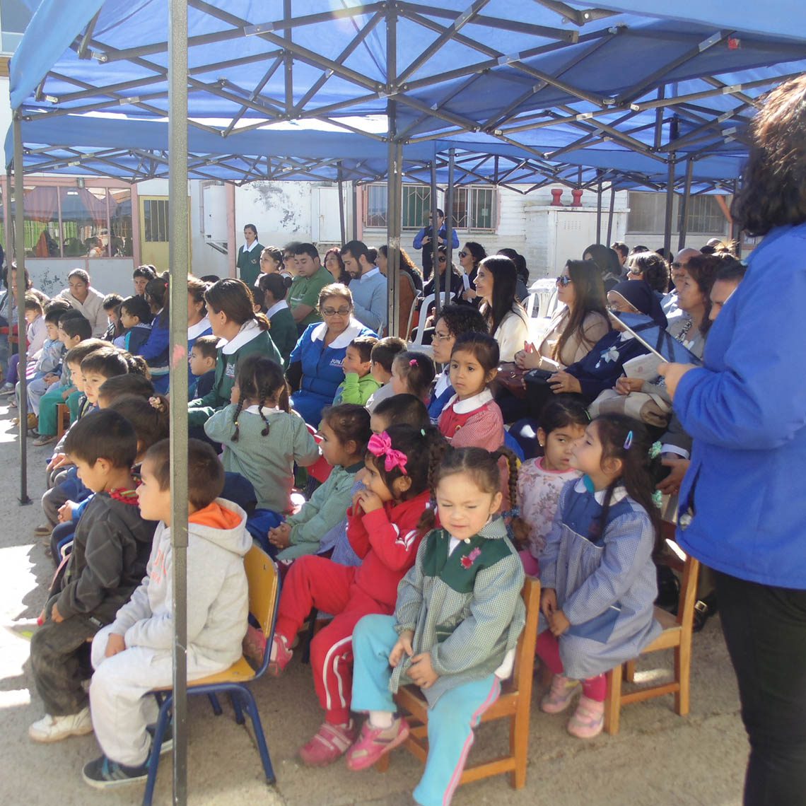 Asistentes a programa "Mi familia cuida mis dientes"