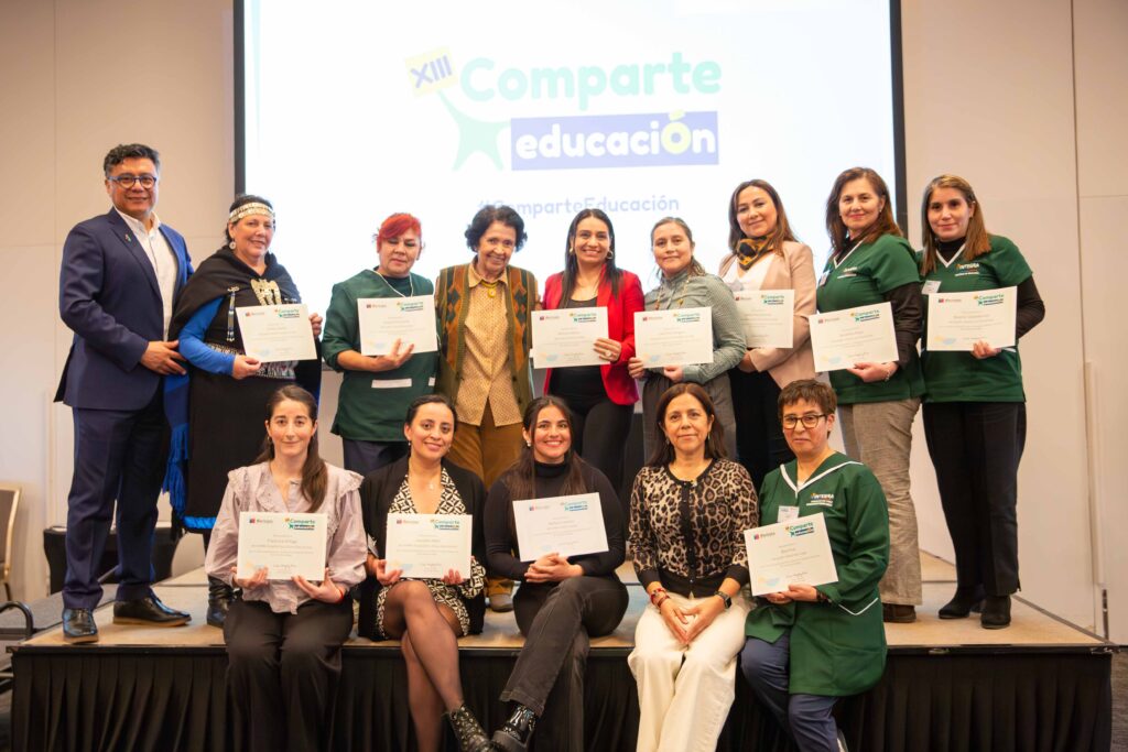 La presidenta de Fundación Integra, María Victoria Peralta; el director regional norponiente, Claudio Arias; la directora (i) suroriente, Maritza Vega; junto a todas las expositoras del XIII Comparte Educación.